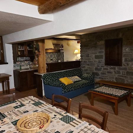 La Taverna Alloggio Ad Uso Turistico - Vda -Sarre - Cir- 0073 Aosta Ngoại thất bức ảnh