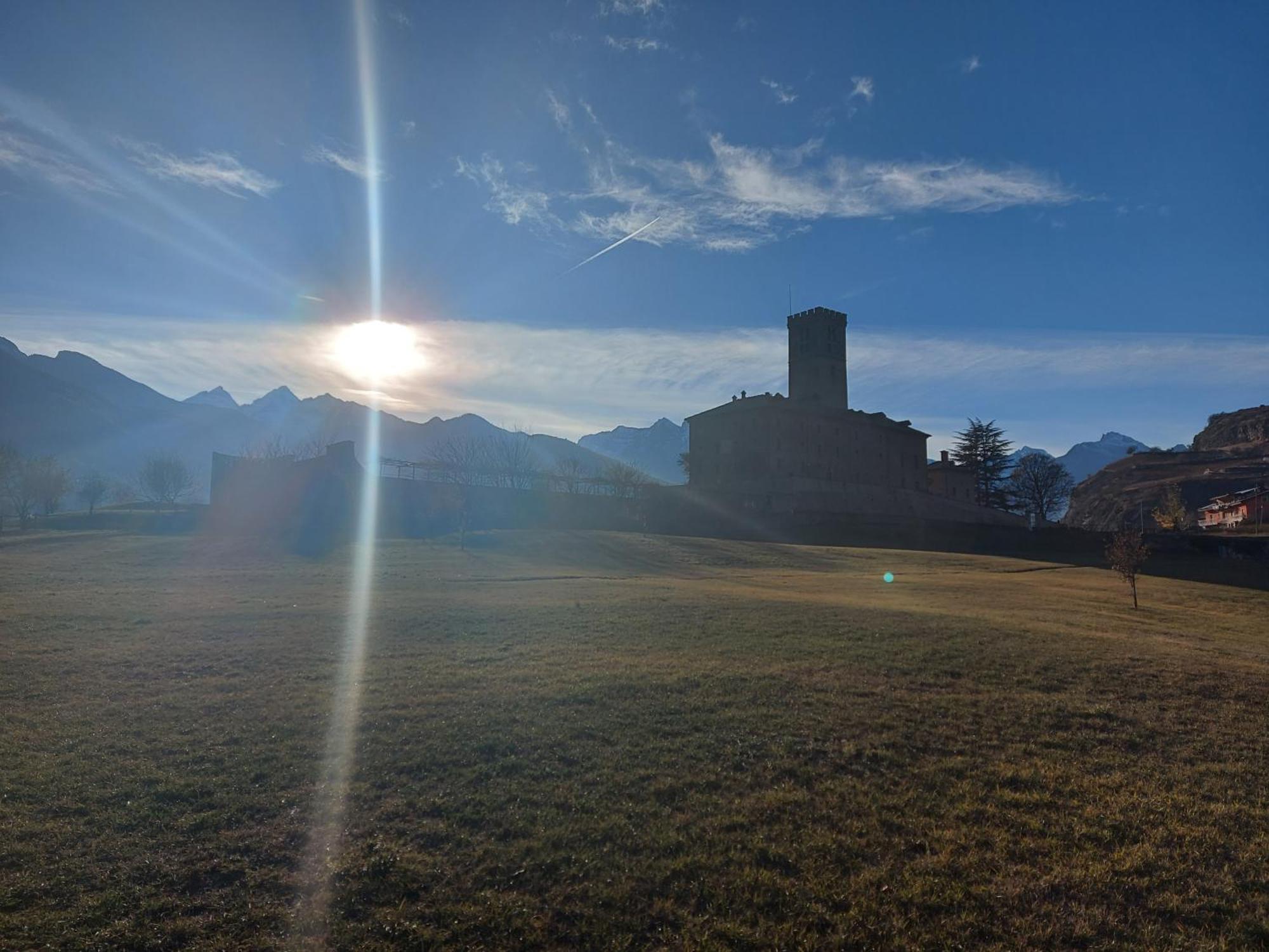 La Taverna Alloggio Ad Uso Turistico - Vda -Sarre - Cir- 0073 Aosta Ngoại thất bức ảnh
